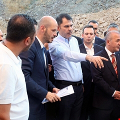 Bakan Kurum ve Başkan Sungur Elazığ’daki TOKİ konutlarını inceledi